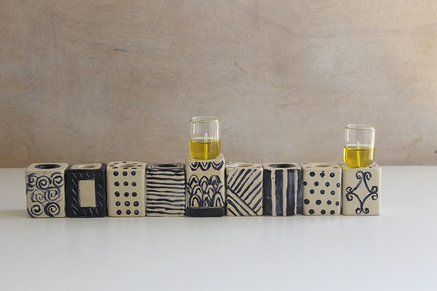 חנוכיה כחול לבן בעבודת יד בעיטור כחול קובלט- Blue & White Ceramic Menorah from the Negev clay